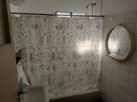 ECXELENTE DEPTO DE 3 DORMITORIOS BAÑO Y TOILETE COCINA COMEDOR LAV M. LUMINOSO