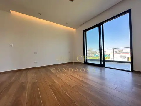 Casa 5 ambientes con 4 baños