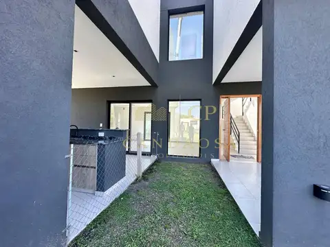 Casa en Venta con 4 cocheras