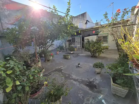 Casa 4 amb. sobre lote de 8,68 x 25,98 mts.