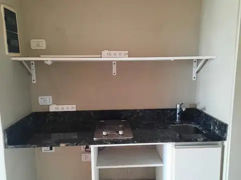 Monoambiente al frente super luminoso, pileta, sum y Laundry