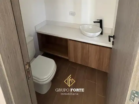 Casa 4 ambientes con 3 baños