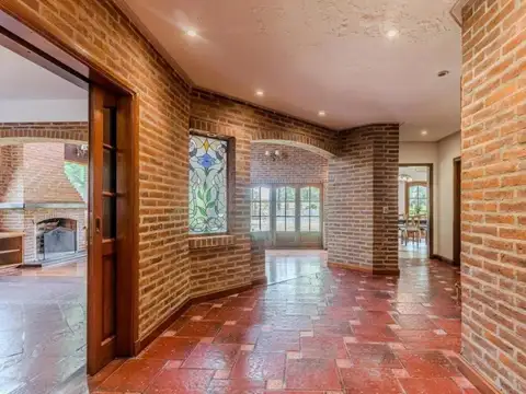 Casa en alquiler - 4 Dormitorios 5 Baños - Ezeiza