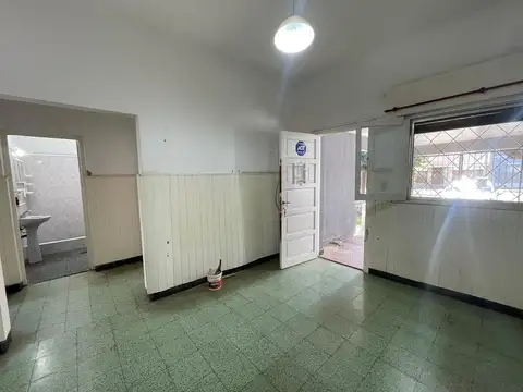 Casa 4 ambientes con 1 baño