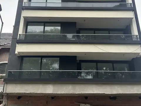 PISOS DE 3 AMB. SOBRE COLECTORA BARRIO NAON TOTALMENTE ELECTRICO