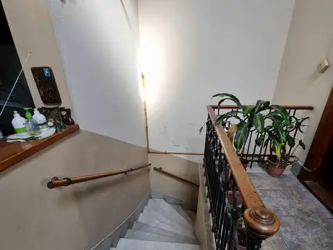 Depto Tipo Casa 6 ambientes con 2 baños