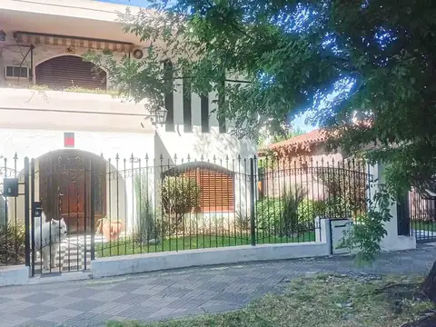 Espectacular Casa Familiar con Pileta, Quincho y patio