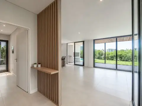 Casa 5 ambientes con 4 baños