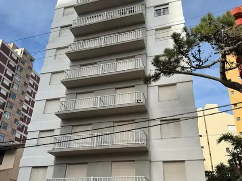 Alameda 201 e/ 301 y Avenida Buenos Aires