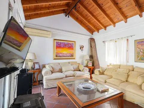 Depto Tipo Casa en Venta 64 años