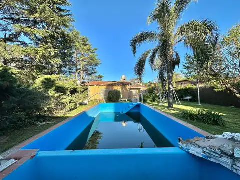 VENTA CASA QUINTA CON PARQUE Y PILETA EN MORENO
