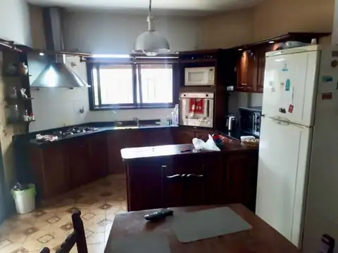 Casa 5 ambientes con 4 baños