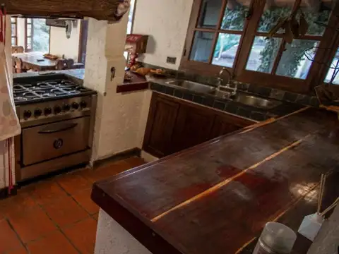 Casa en venta en B° Cordón del Plata con quincho