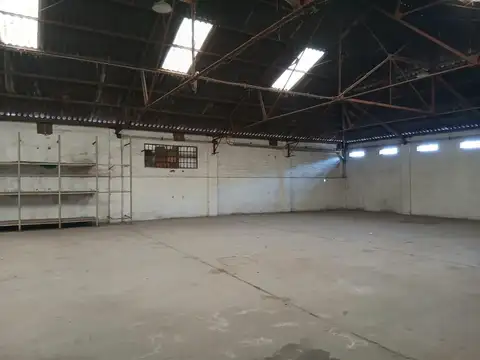 Galpon  E/camion y entre San Lorenzo y Blanco Encalada