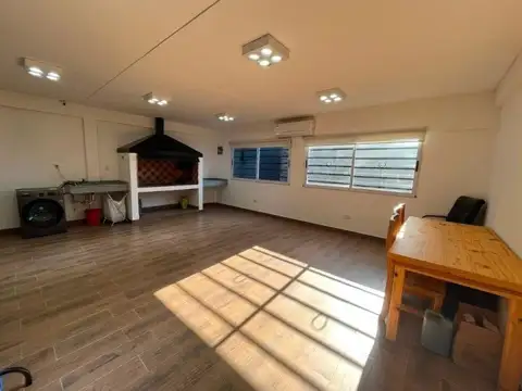 Mataderos, Cosquín 2400, 332m², 4 baños, Edificio de 2 Plantas, Alquiler $ 4.500.000