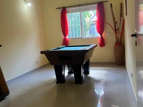 Casa 6 ambientes con 4 baños