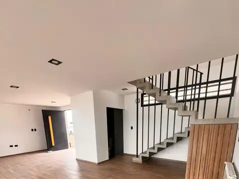 Casa en Chacra del Norte: Dúplex de 3 dormitorios, 2 baños y toilette