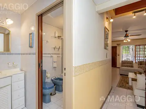 Casa 4 ambientes con 2 baños