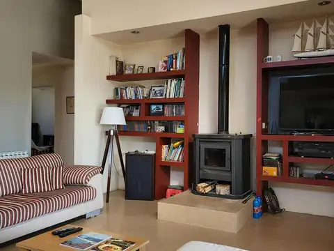 Casa en Venta con 3 cocheras