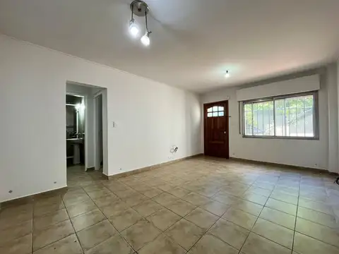 VENTA - Casa 2 dormitorios   comodín, patio con parrillero - Las Heras, Rosario. APTO CRÉDITO.