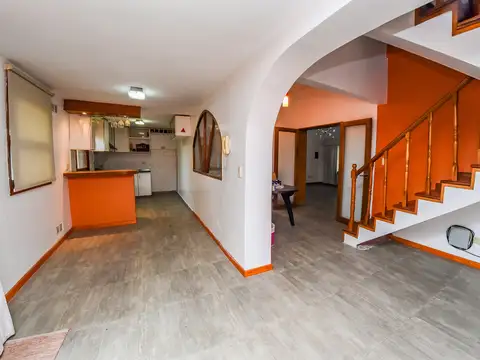 Casa 6 ambientes con 3 baños