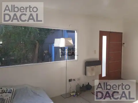Casa en Alquiler con 2 cocheras