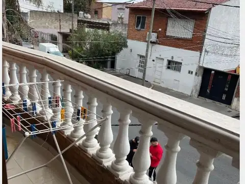 Departamento 5 ambientes con 2 baños