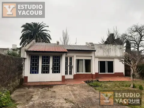 Casa en venta - 2 dormitorios 2 baños - Cochera - 144mts2 - Manuel B Gonnet, La Plata