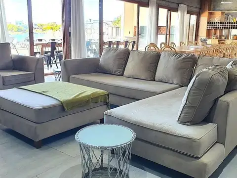 Casa 8 ambientes con 6 baños