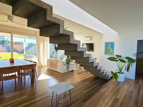 Casa en loteo Los Eucaliptos.