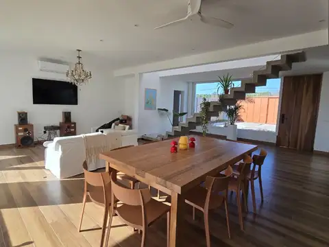 Casa en loteo Los Eucaliptos.