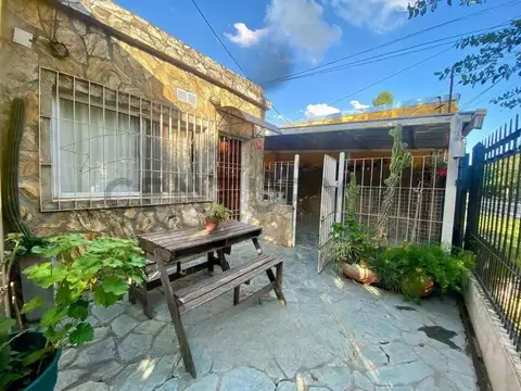 CASA CON DEPARTAMENTO EN BENAVIDEZ