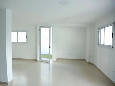 Casa 3 ambientes con 1 baño