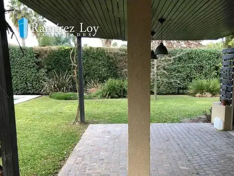 Casa en Venta con 2 cocheras