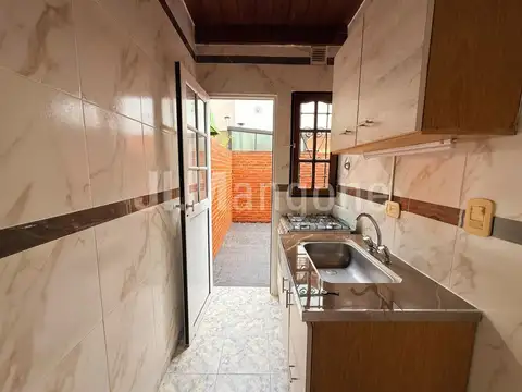 Depto Tipo Casa en Alquiler en Villa Luzuriaga, $ 550.000