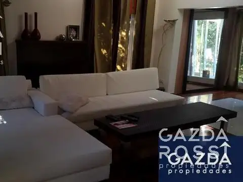 Importante casa en Solar del Bosque