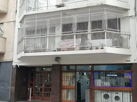 ¡EXCELENTE 2 AMBIENTES EN PB CON PATIO PROPIO!