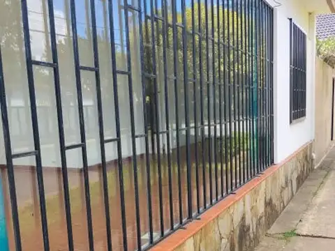 Local en Alquiler en Barrio Parque Field, $ 350.000