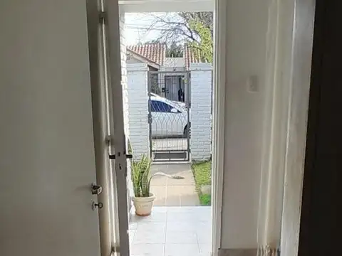 Casa 6 ambientes con 1 baño