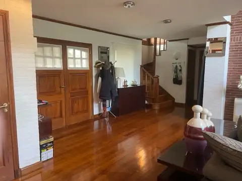 Casa en Venta en Abril Club De Campo, USD 1.100.000