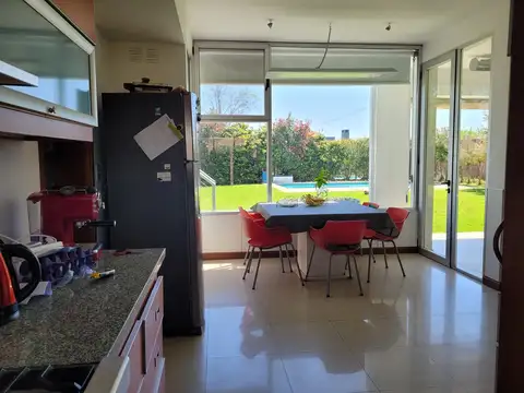 Casa 4 ambientes con 6 baños