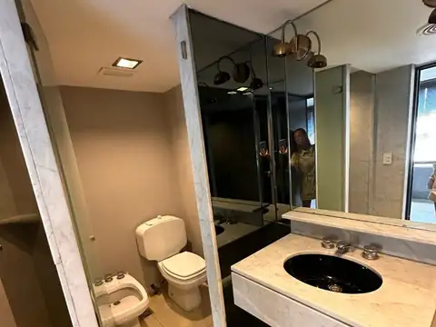 Oficina en Alquiler con 4 cocheras