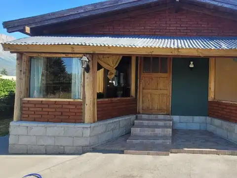 CASA FAMILIAR CON TERRENO AMPLIO