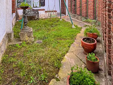 VENTA-CASA-6 AMBIENTES-POMEYA-GARAGE Y MUCHO MAS