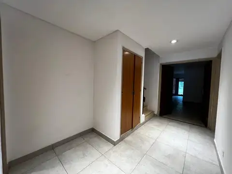 Depto Tipo Casa en Alquiler de 5 ambientes