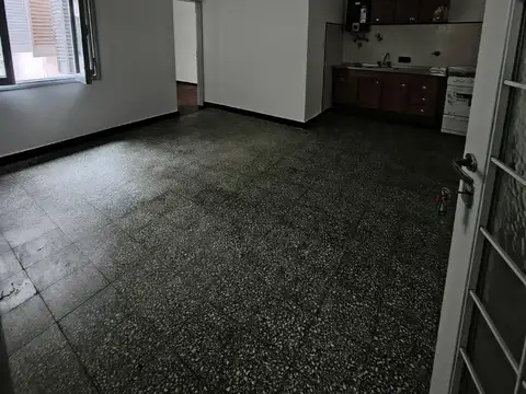 Juan Manuel De Rosas 1400, Piso 1°