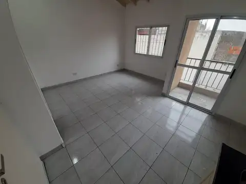 Departamento en Alquiler en Jose Leon Suarez, $ 320.000