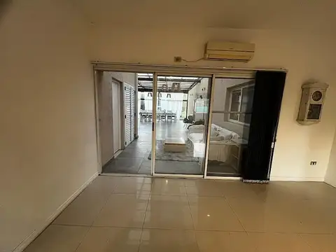 Casa de 7 ambientes sobre lote interno,en Lagos de San Eliseo. Ruta 58,Pte Perón- San Vicente.