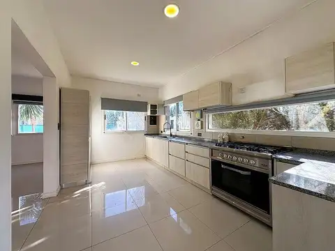 Casa de 7 ambientes sobre lote interno,en Lagos de San Eliseo. Ruta 58,Pte Perón- San Vicente.