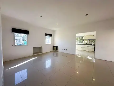 Casa 7 ambientes con 2 baños